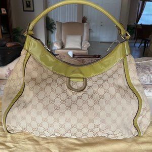 Authentic Gucci  GG shoulder bag.